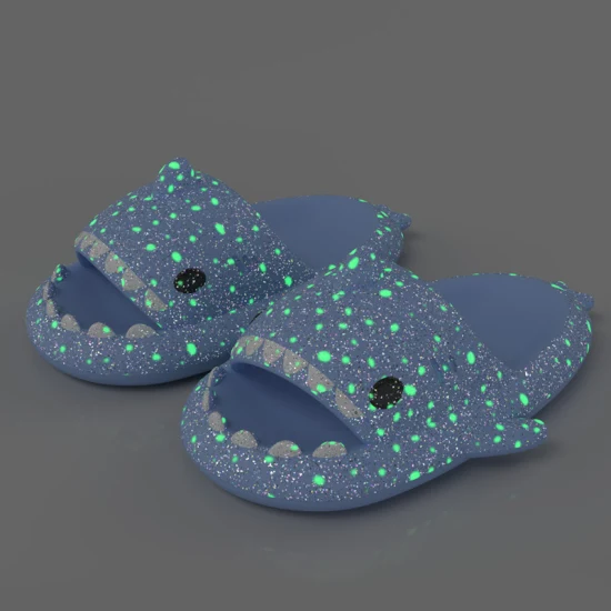 Más popular Zapatillas de casa de verano EVA Shark, zapatos de tiburón fluorescentes para Halloween y Navidad, zapatillas especiales para hombres y mujeres