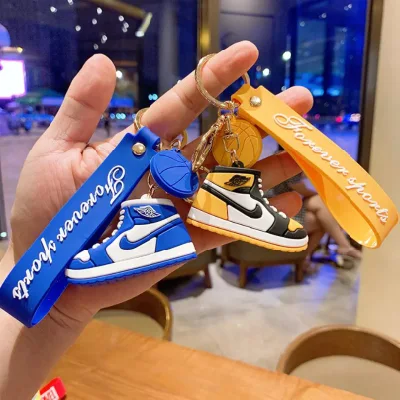 Gran oferta de marca Mini 3D Aj zapato llavero de aire zapatilla colgante zapatos deportivos muñeca llavero PVC accesorio para llave de coche
